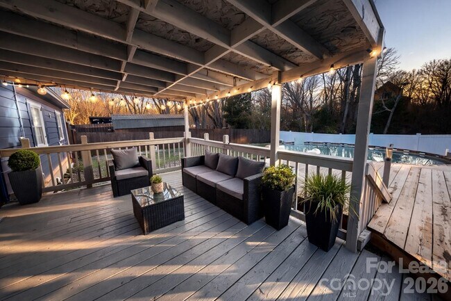 Foto del edificio - 1725 Ashcroft Ln