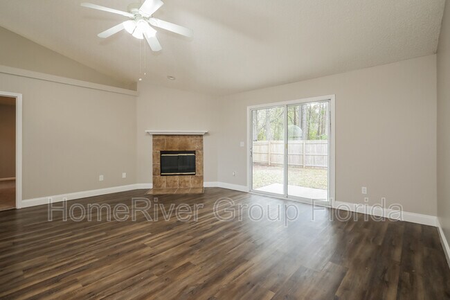 Foto del edificio - 1131 Summer Springs Drive
