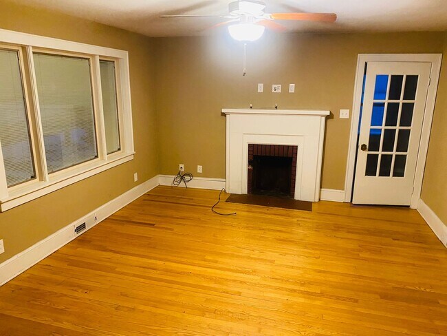 Foto del edificio - PULASKI, 2BR / 1 BA, AVAILABLE JAN. 24TH, ...