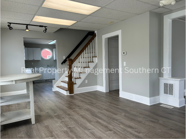 Building Photo - Newly Renovated 3 Bedroom  Apartment in Ha...