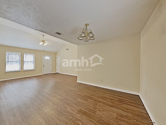 Building Photo - 1200 Larzelere Ln