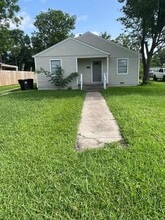 Building Photo - 550 Loraine Cir