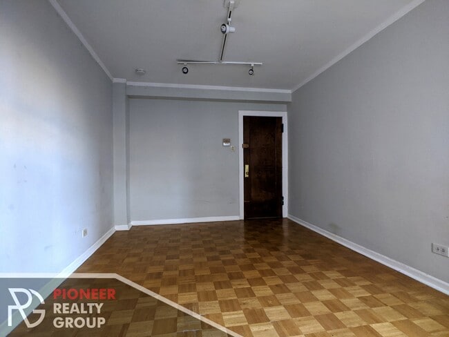 Foto del edificio - 739 W Belmont Ave