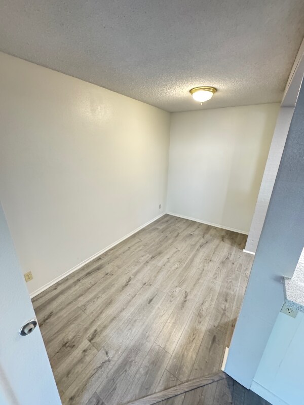 Building Photo - 1133 E Alosta Ave