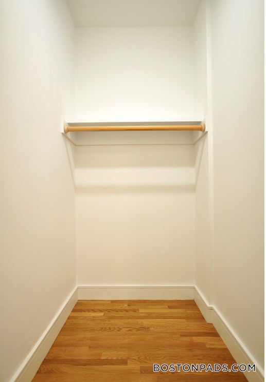 Foto del edificio - 877 Beacon St