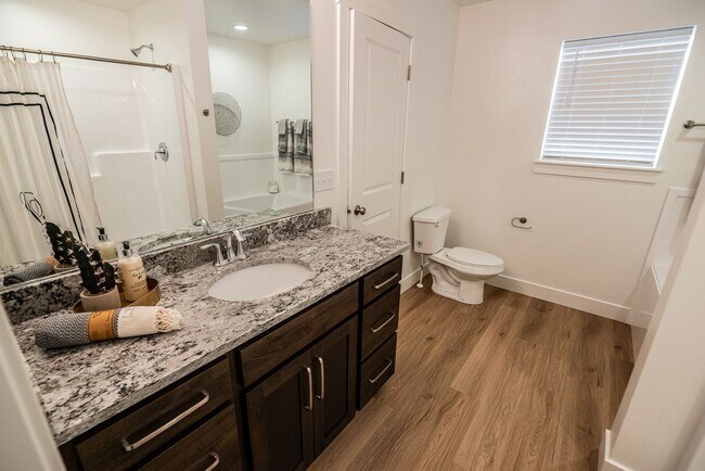 Foto del edificio - Brand New Luxury Richmond-Utah Townhouse for Rent
