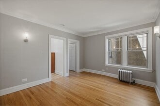 Building Photo - 1727 W Thorndale Ave