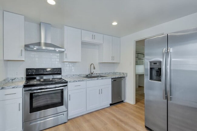 Building Photo - 6855 Reno Dr