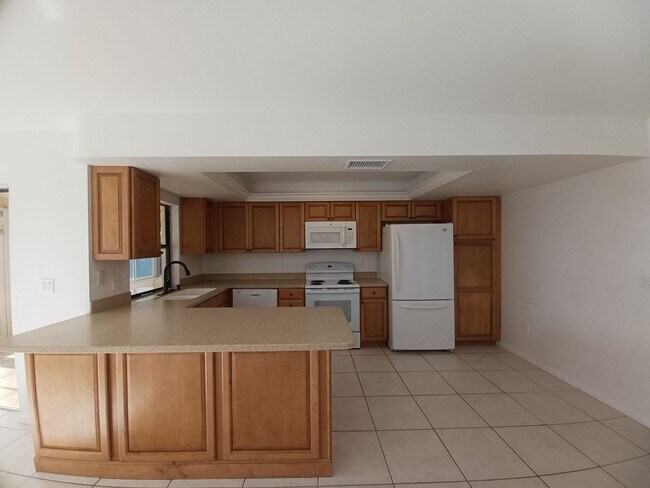 Foto del edificio - SECTION 8!! 3/2 With Fenced Yard!!!