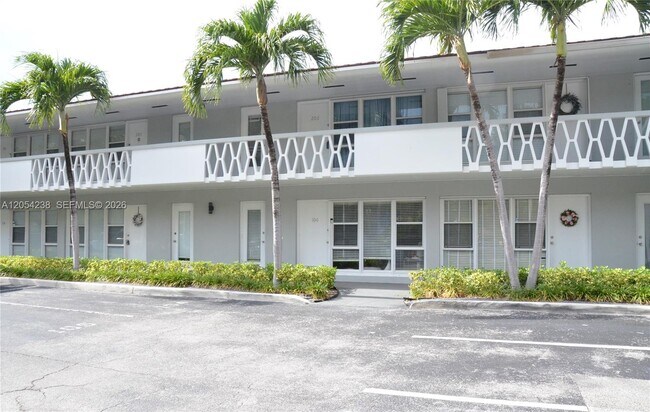 Foto del edificio - 35 Edgewater Dr