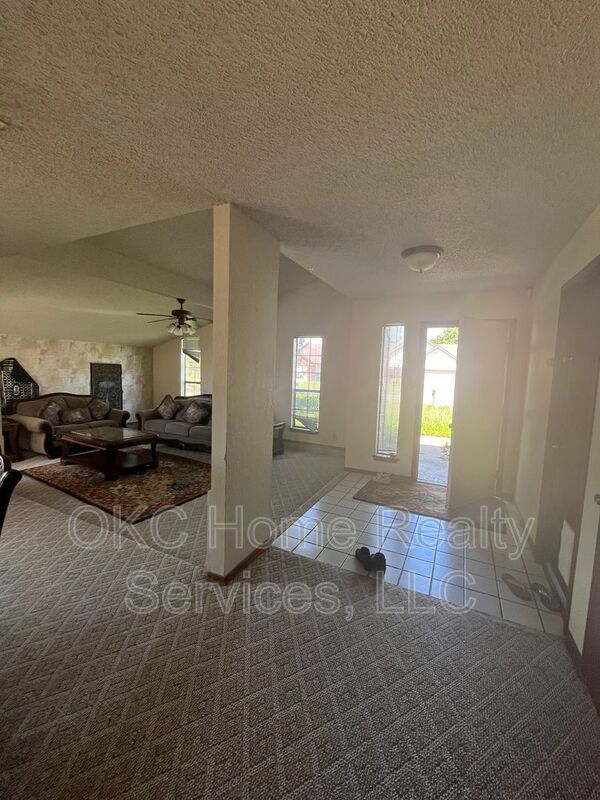 Foto del edificio - 11020 Davis St