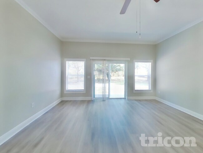 Building Photo - 5732 Greystone Dr