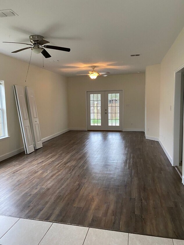 Foto del edificio - 3 Bedroom 2 Bath House w/1 Car Garage in Crawfordville