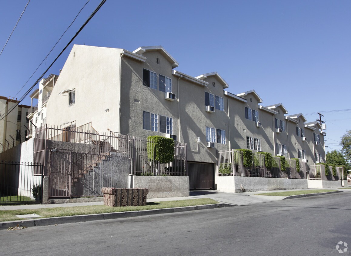 Shadow Brooks Apartments North Hollywood, CA