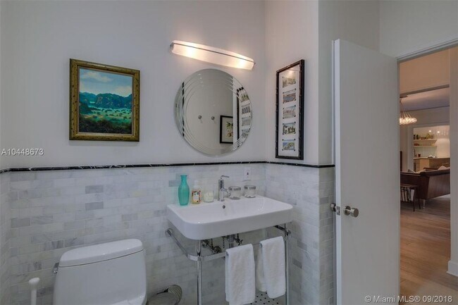 Building Photo - 440 NE 53rd St