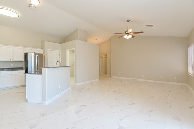 Building Photo - 10132 E Paseo San Bernardo