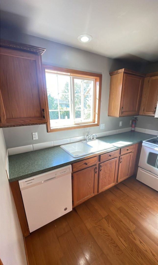 Foto del edificio - PRELEASING: 4 bdrm/1.5 bath house near WWU Park-N-Ride