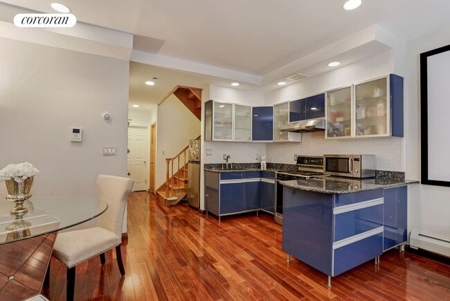 Building Photo - 124 Nassau St