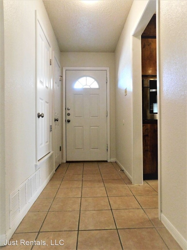 Building Photo - 3 br, 2 bath House - 1802 Sherman Dr