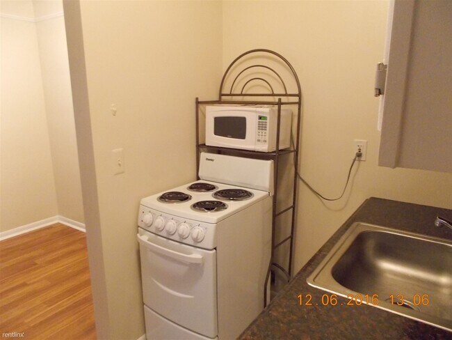 Building Photo - 1 br, 1 bath Apartment - 715 E University Ave