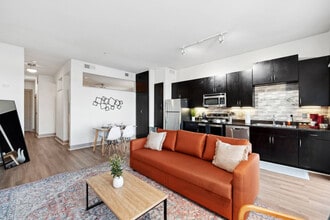 Building Photo - 2922 Elm St