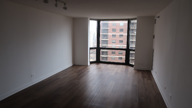 Building Photo - 1111 N Dearborn St