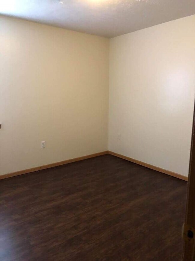 Foto del edificio - 3 BEDROOM 2 BATHROOM DUPLEX FOR RENT