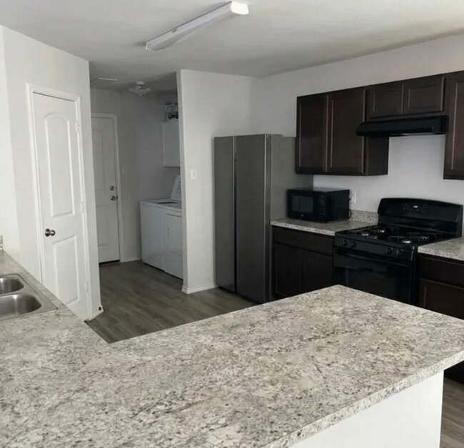 Foto del edificio - 5635 Cobark Creek Trl