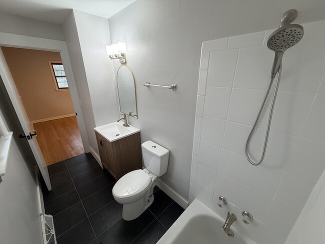 Foto del edificio - 366 W 16th Pl