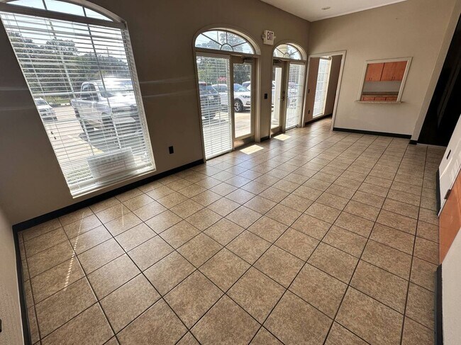 Foto del edificio - 5602 Richmond Rd
