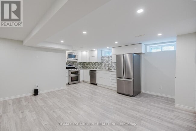 Photo du bâtiment - 2127 Parkway Dr