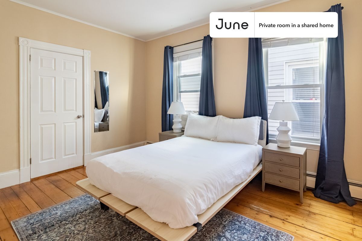 Primary Photo - Private bedroom in 4 bed/1 bath Home