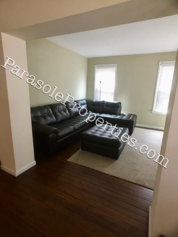Foto del edificio - 1744 Sanderson Ave