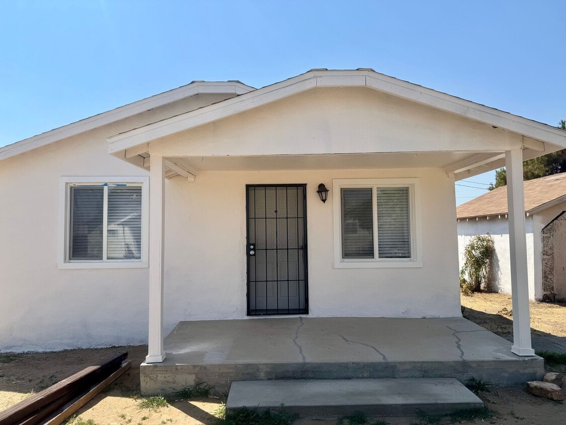 Primary Photo - 2 Bedroom Country style house