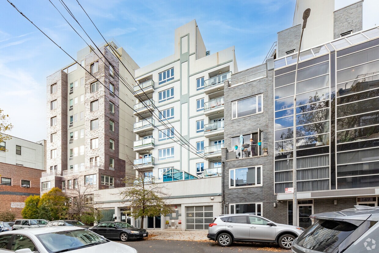 Primary Photo - 143-145 Skillman Ave
