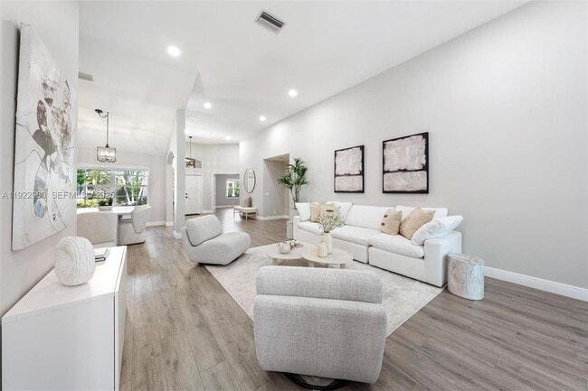 Building Photo - 2587 Jardin Ct