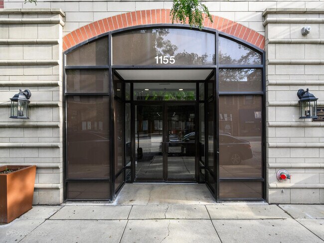 Foto del edificio - 1155 W Madison St