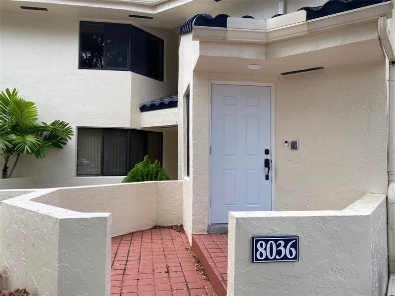 Foto principal - 8036 NW 15th Mnr