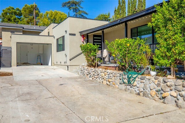 Building Photo - 10621 Vanora Dr
