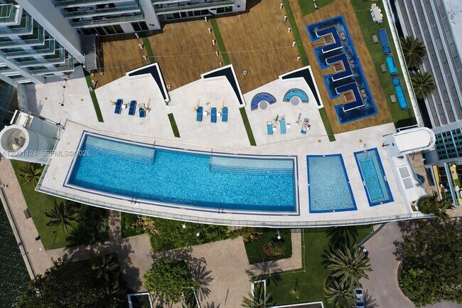 Foto del edificio - 92 SW 3rd St