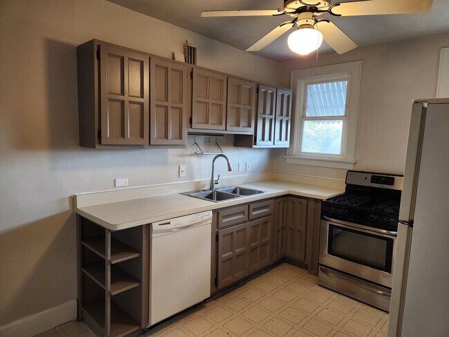 cocina renovada - 3315 Renfro Ave