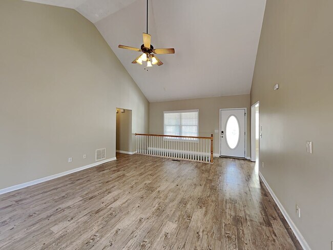 Foto del edificio - 107 Nelson Oaks Dr