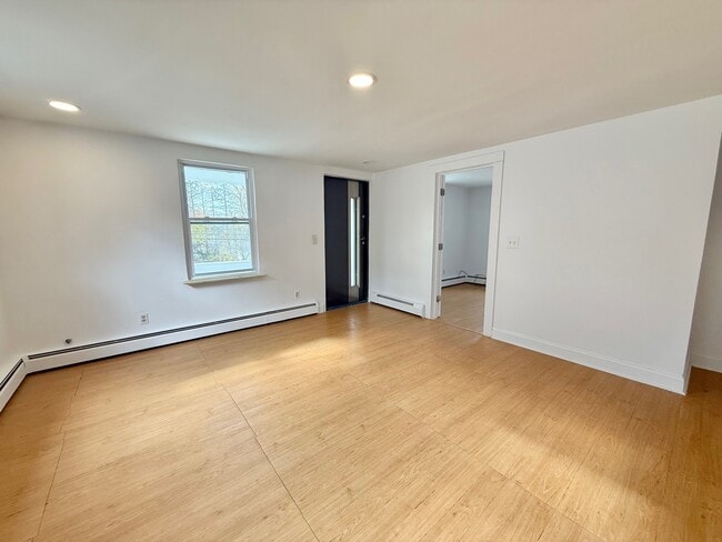 Building Photo - 261 Hillside Ave