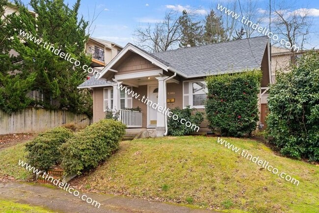 Building Photo - Darling 2 Bedroom North Tabor Home With Of...