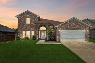 Building Photo - 703 Fossil Hill Dr