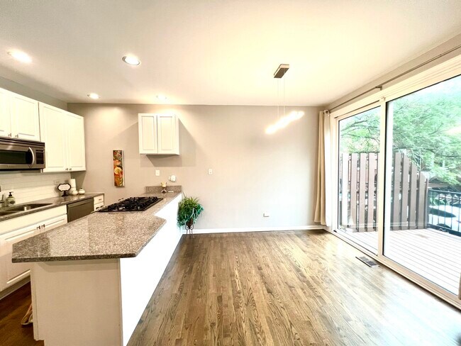 Building Photo - 2825 N Wolcott Ave