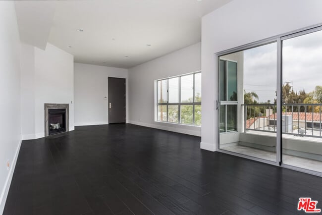 Building Photo - 1945 Overland Ave