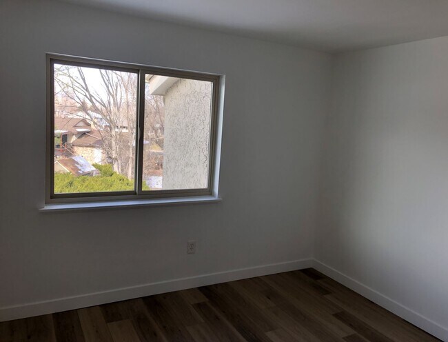 Foto del edificio - Fully Remodeled 2 Bed 2 Bath Top Floor Con...