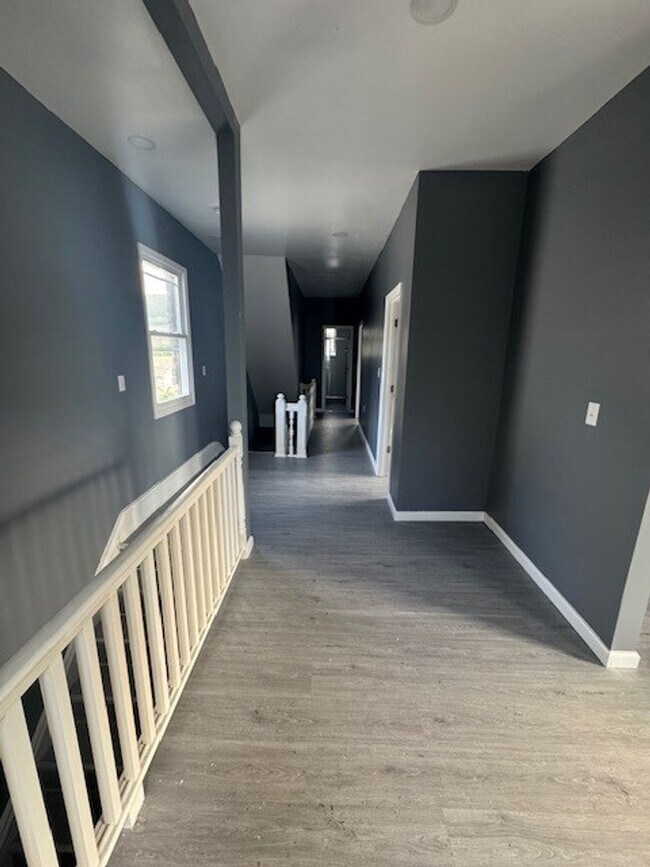 Foto del edificio - 116 E Ridge St