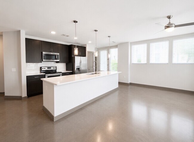 Building Photo - 1111 N Durham Dr